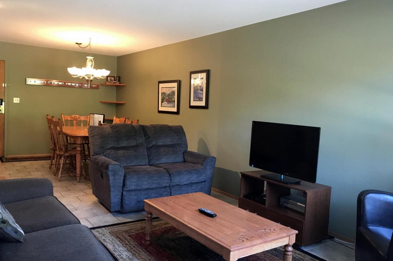 The Griz Inn By Park Vacation Management Fernie Exterior foto